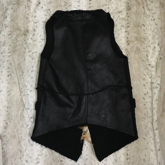 LOVERICHE BLACK VEST WITH POCKETS - SIZE Medium - Picture 2 of 6